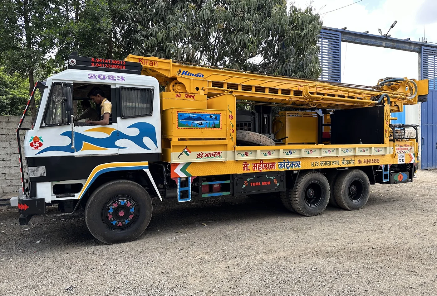 Construction equipment transport vehicle prepared for site mobilisation